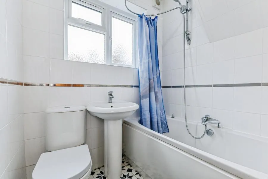 Benhill Wood Road, Sutton, SM1, photo 18