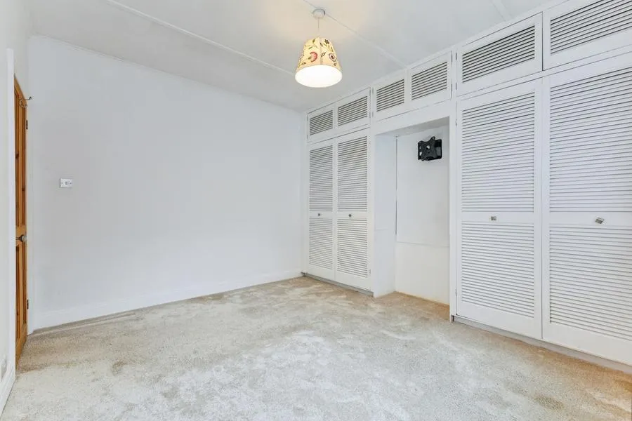 Benhill Wood Road, Sutton, SM1, photo 13
