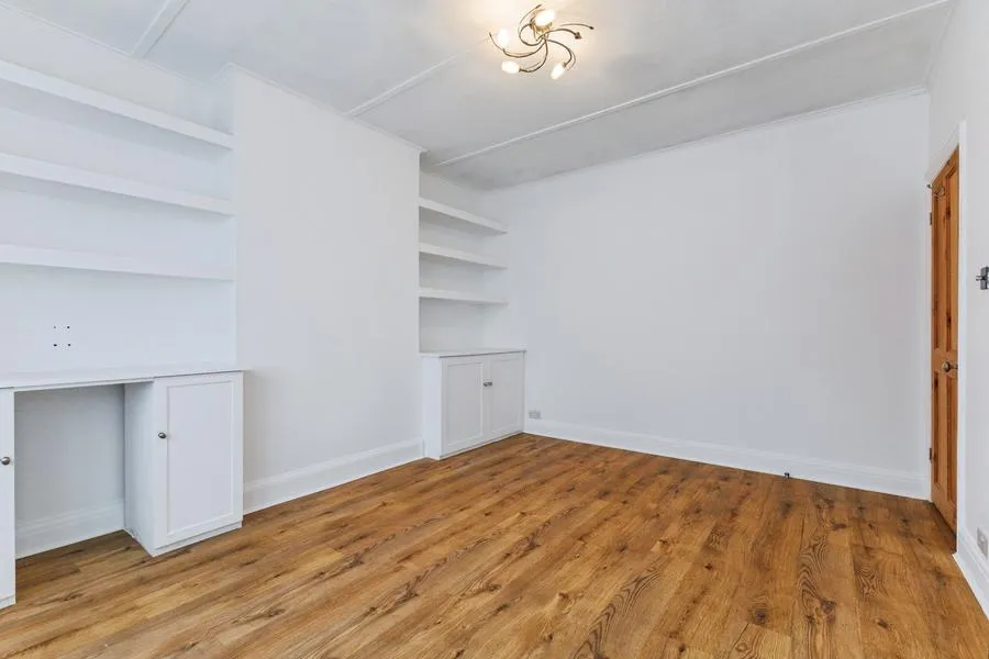 Benhill Wood Road, Sutton, SM1, photo 8