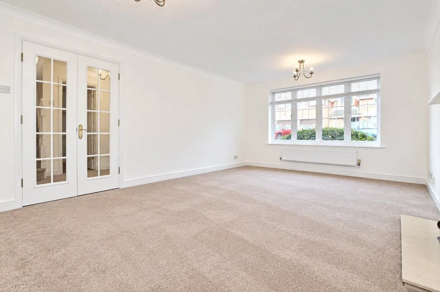 with 5 bedrooms in St Michaels Mead, Bishops Stortford, CM23, photo 3