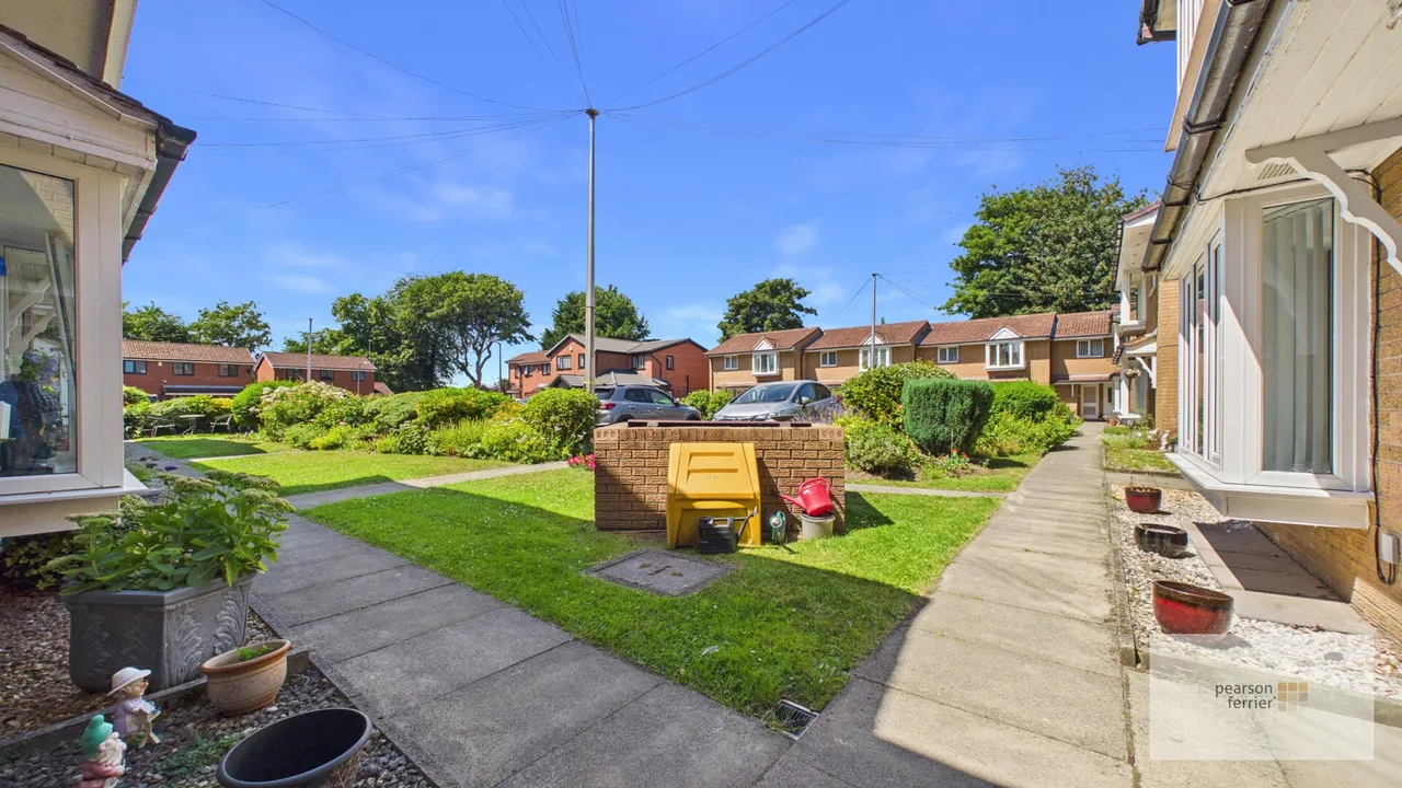 Waterloo Court, Bury, BL9 0UE, photo 11