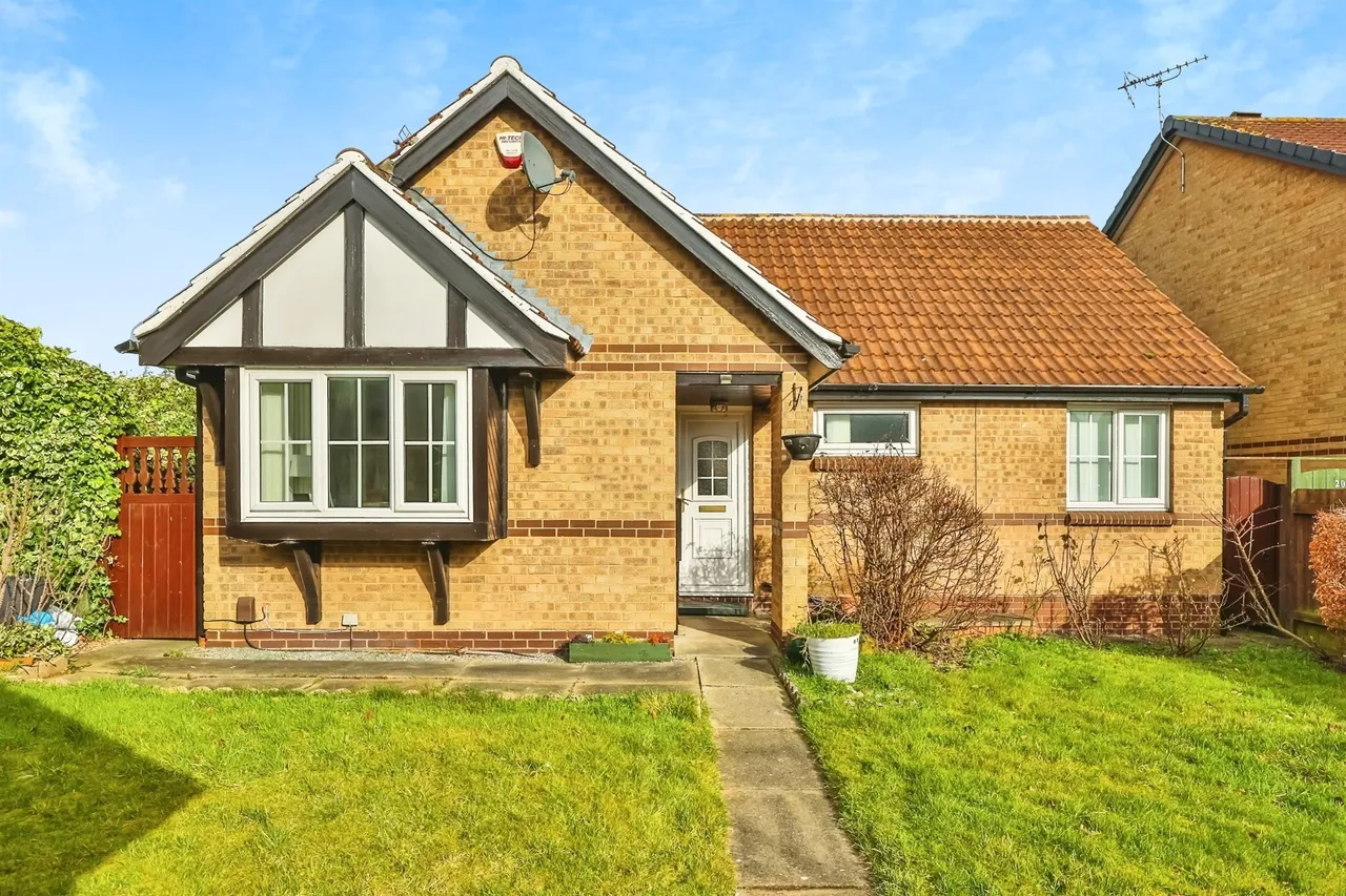 3 bed house for sale, Tudor Court, Hucknall, NG15