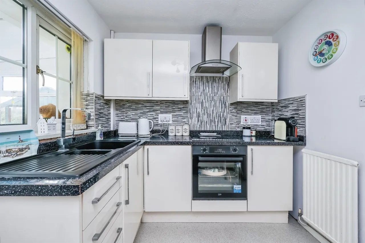 Tudor Court, Hucknall, NG15, photo 16