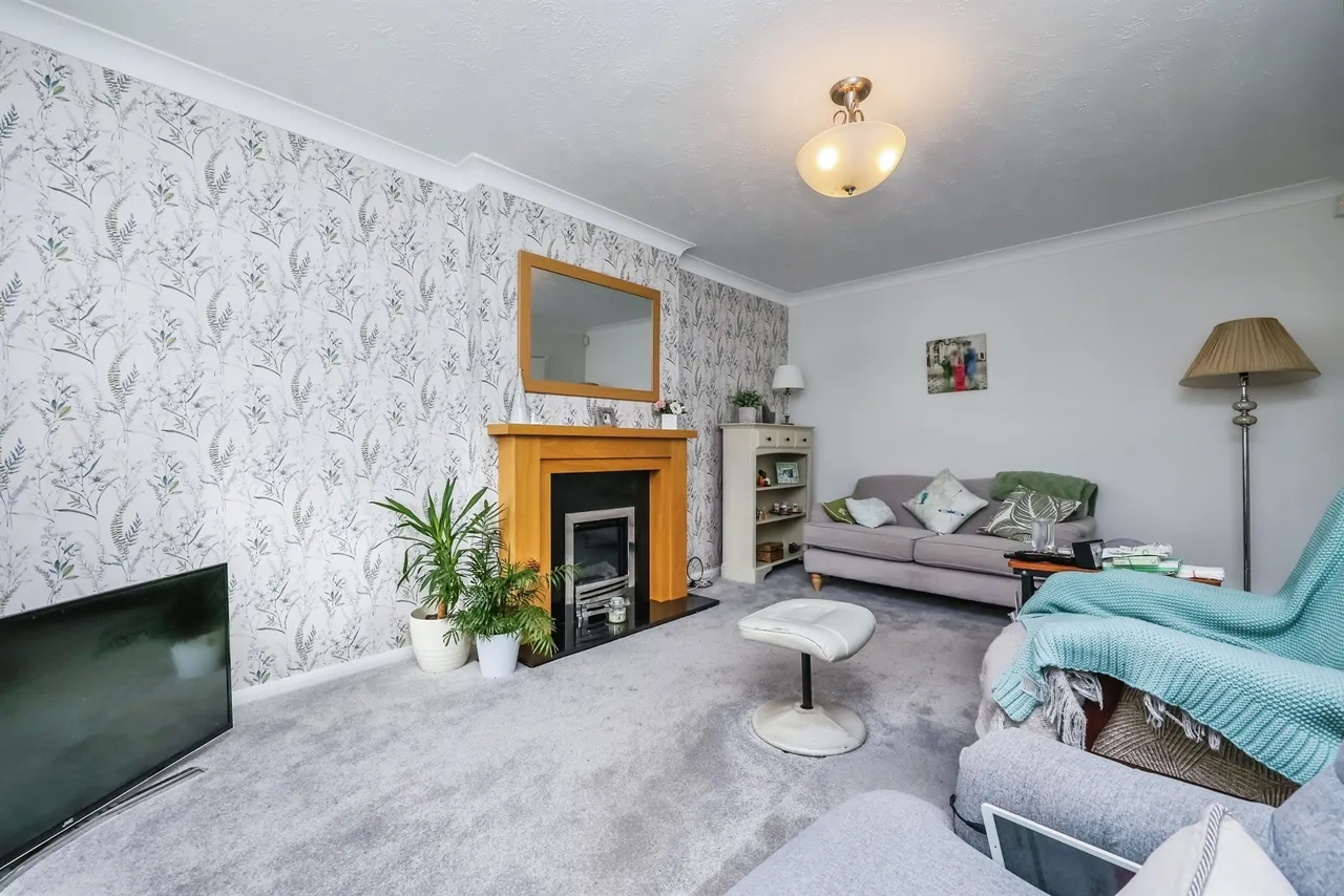 Tudor Court, Hucknall, NG15, photo 2
