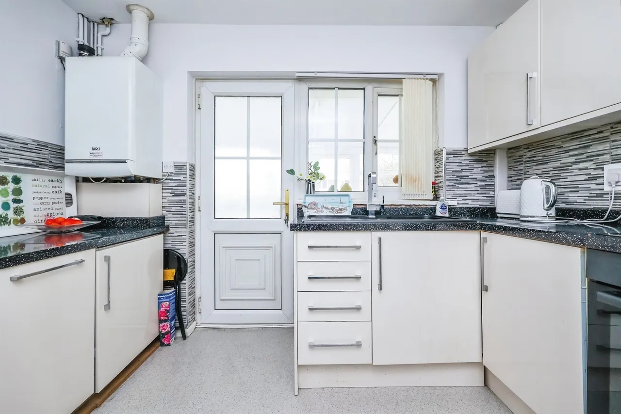 Tudor Court, Hucknall, NG15, photo 5