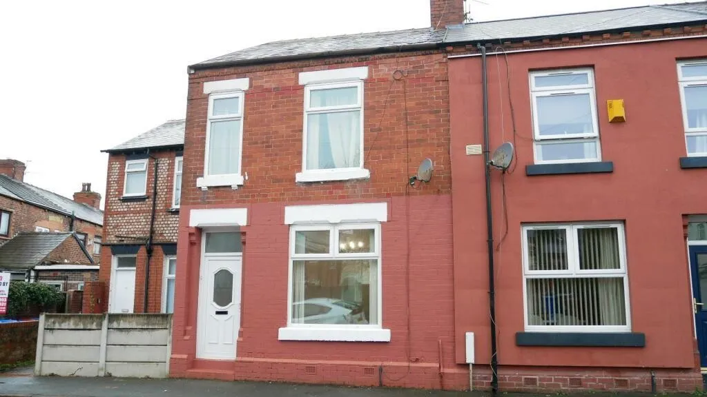 2 bed house to rent, Bramhall Street, Manchester, M18