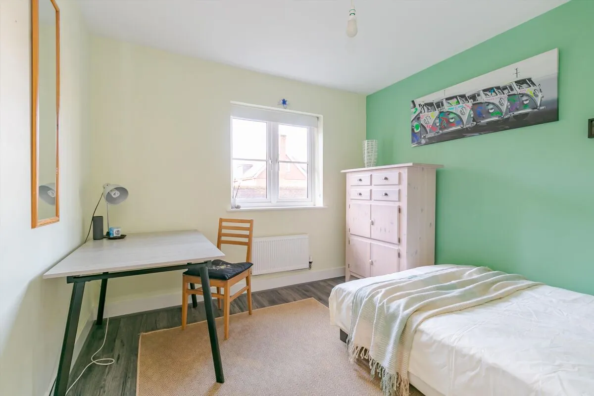Pitt Rivers Close, Guildford, GU1, photo 6