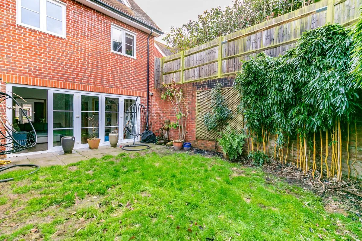 Pitt Rivers Close, Guildford, GU1, photo 10