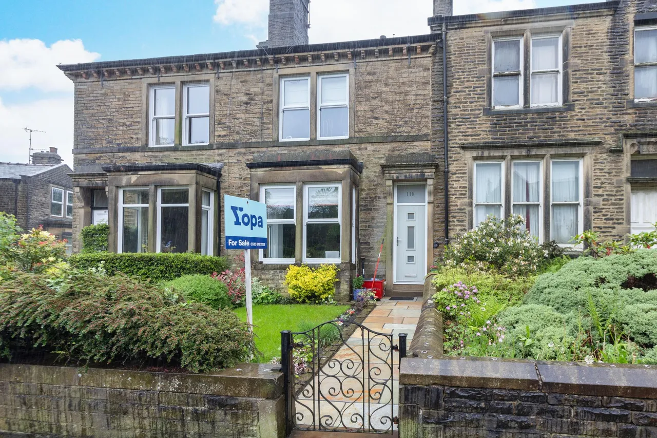 3 bed house for sale, Keighley Road, Colne, BB8
