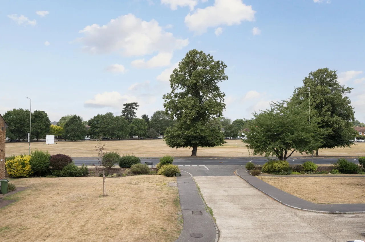Giggs Hill Gardens, Thames Ditton, KT7, photo 10