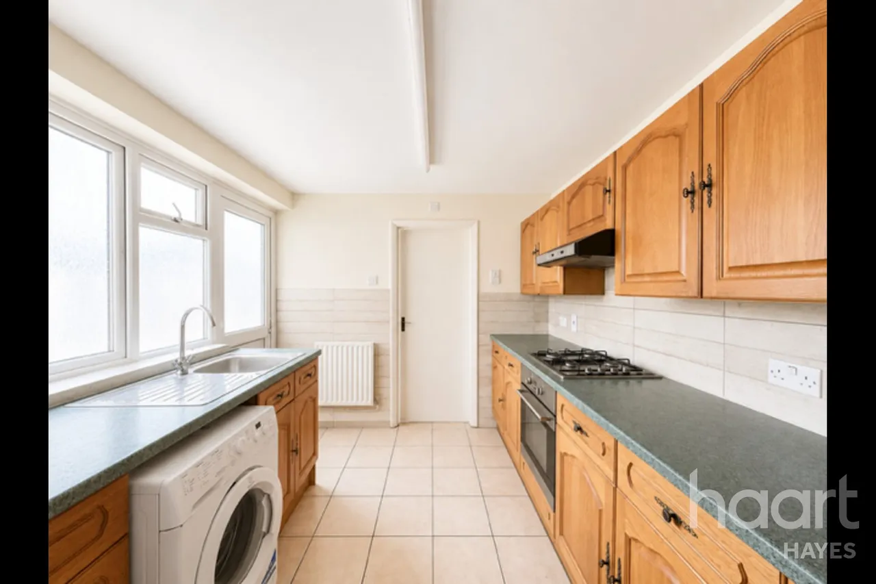 Cromwell Road, Hayes, UB3, photo 5