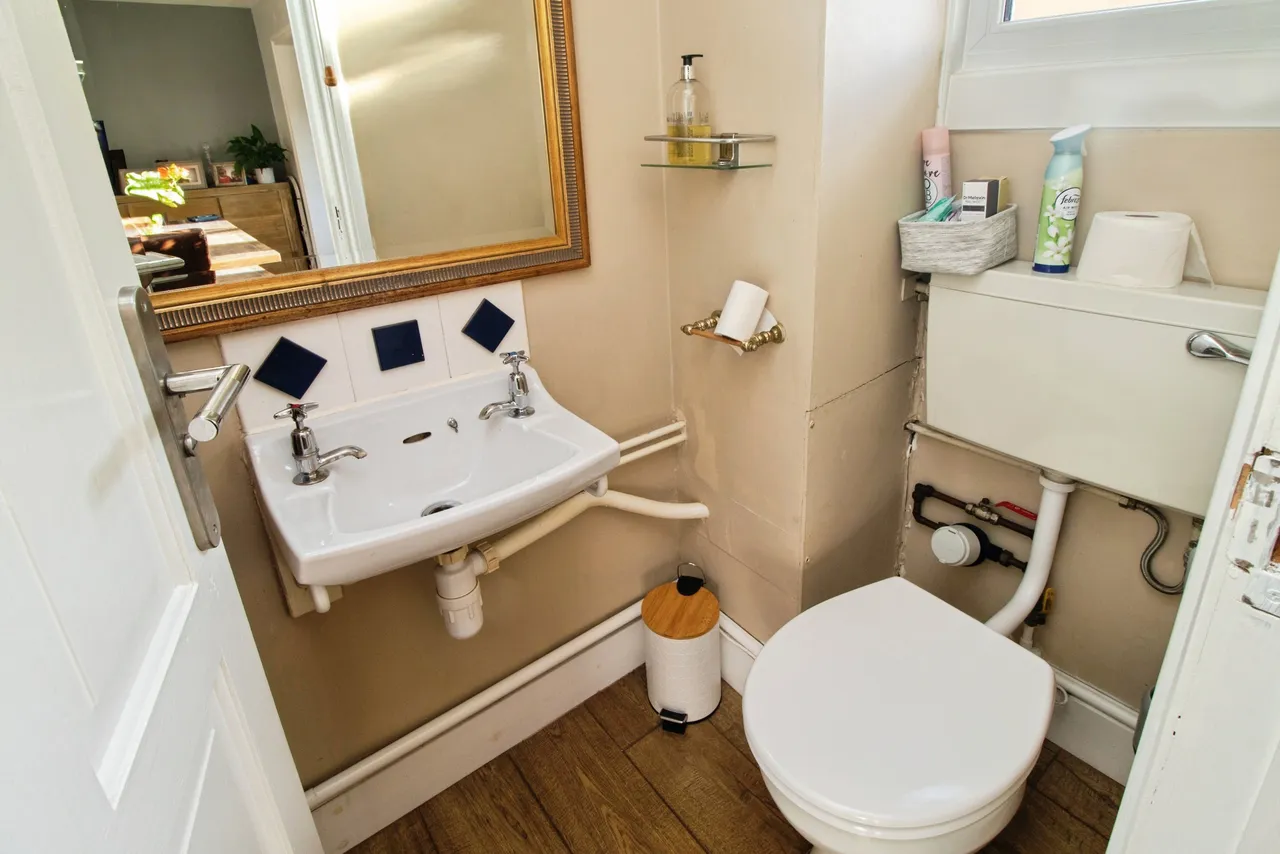 Carisbrooke Close, Basildon, photo 9