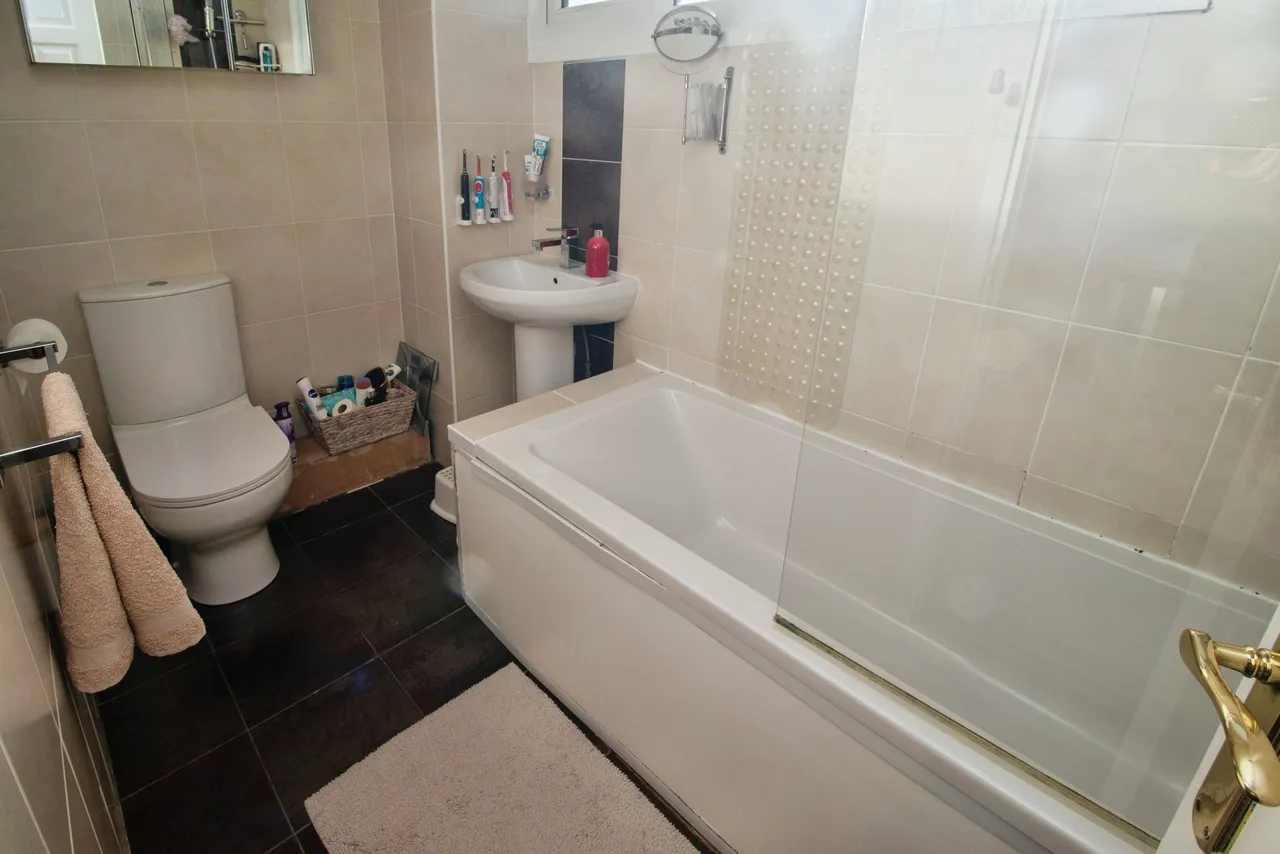 Carisbrooke Close, Basildon, photo 8
