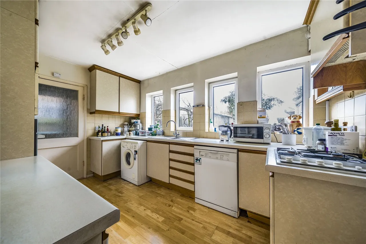 The Avenue, Lower Sunbury, TW16 5ES, photo 3