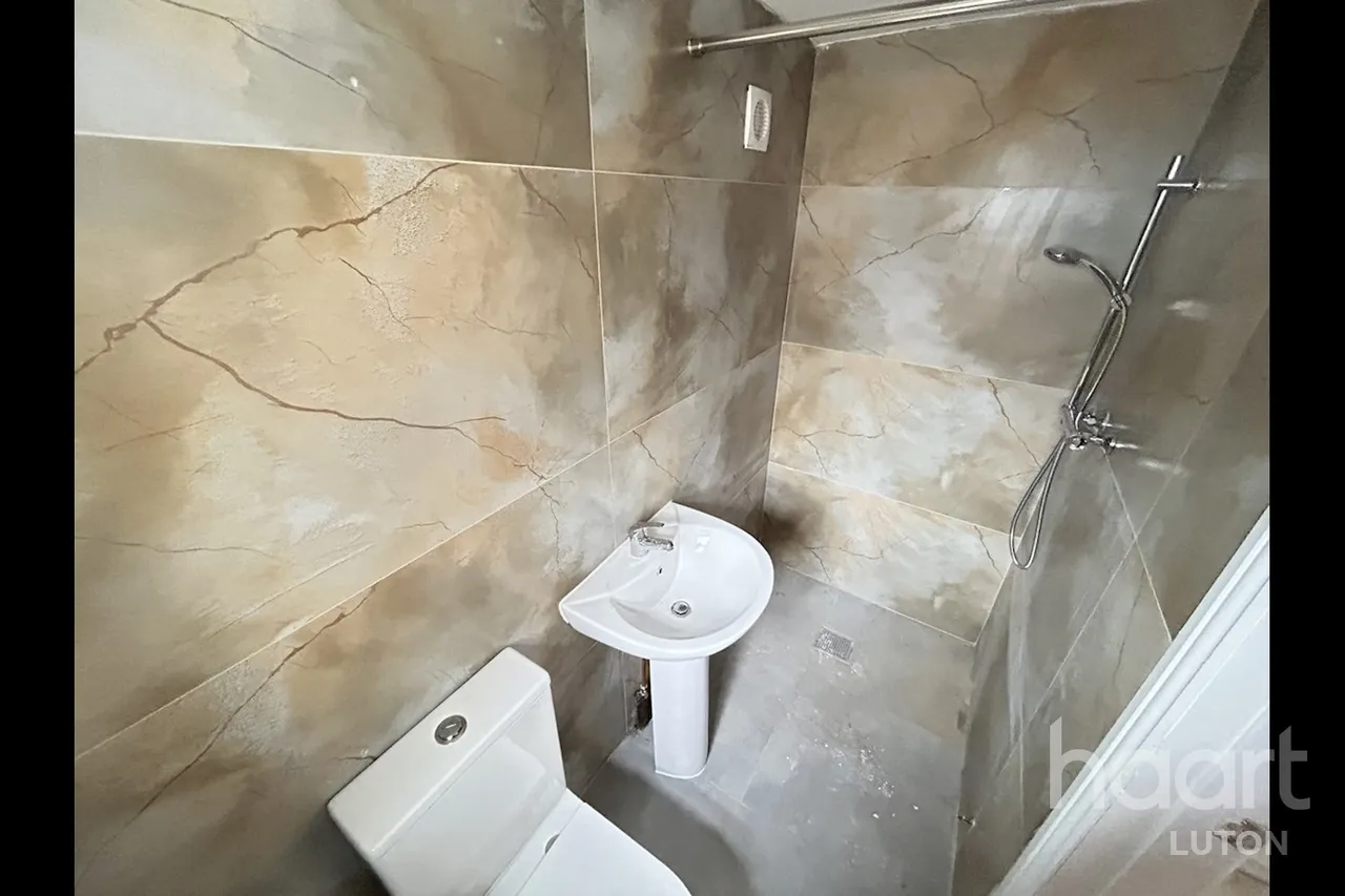 Oakley Road, LU4, photo 9