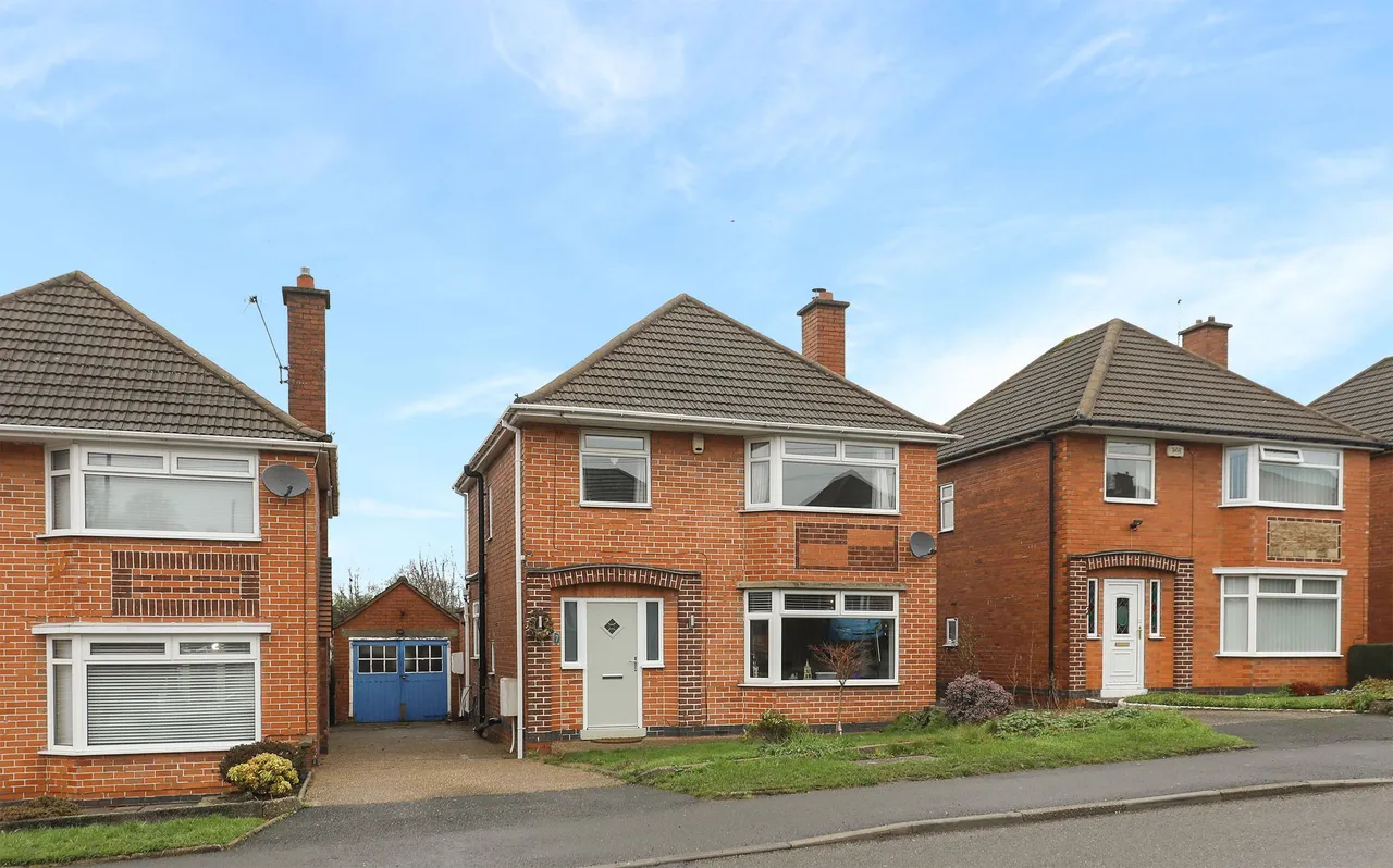 3 bed house for sale, Moorland View Road, Chesterfield, S40