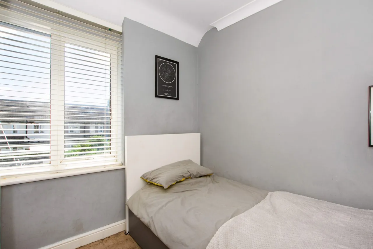 Iron Mill Lane, Dartford, photo 10