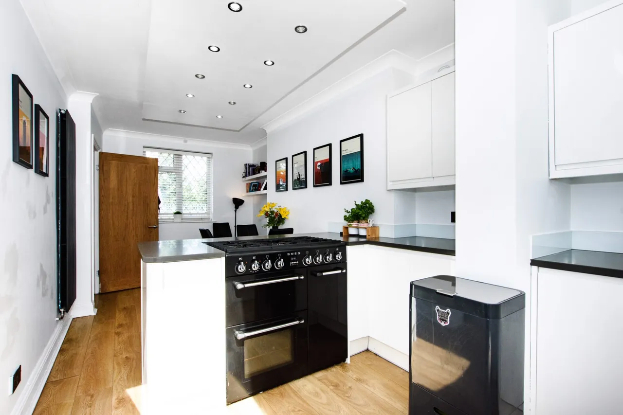Iron Mill Lane, Dartford, photo 7