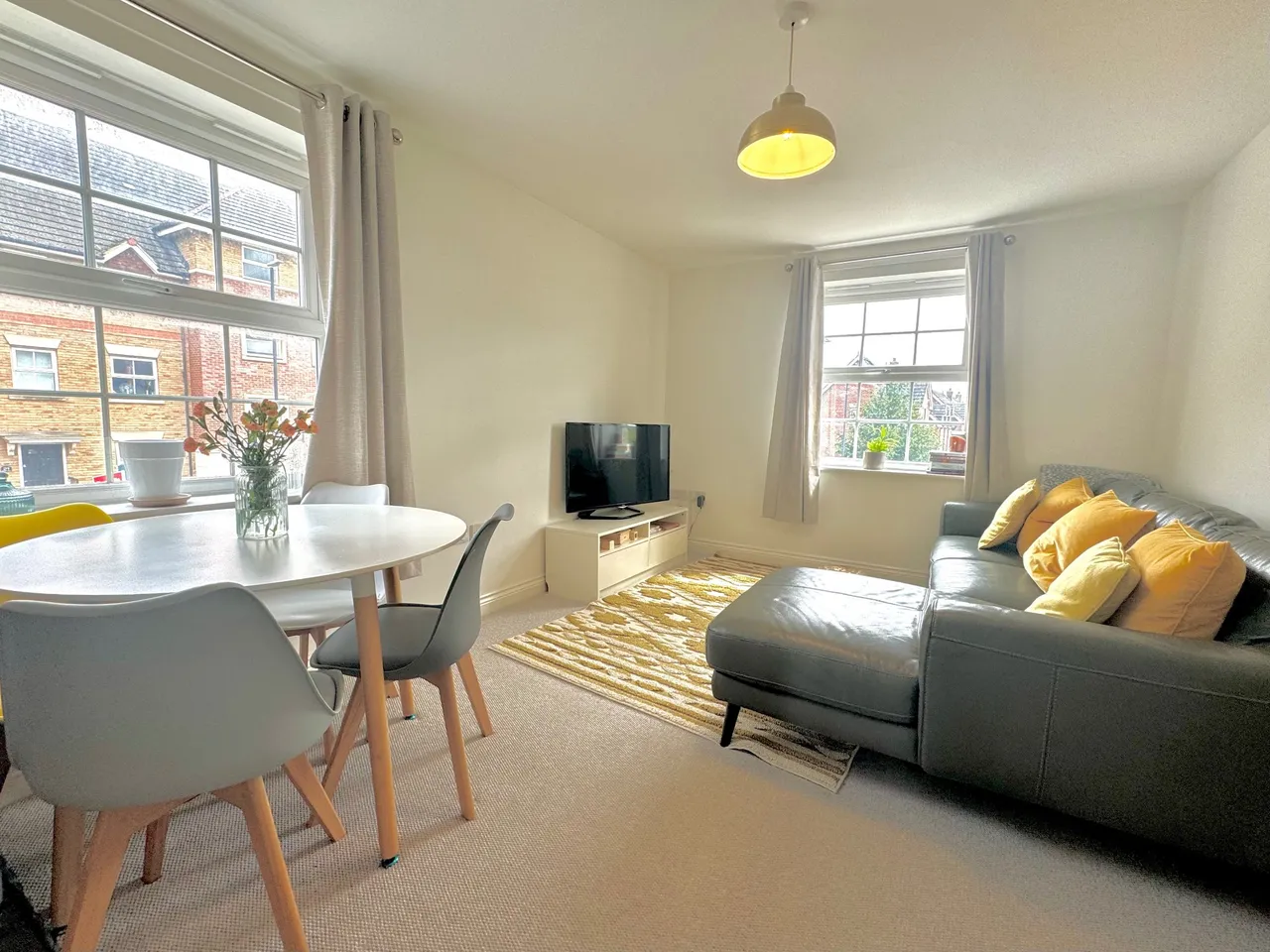 2 bed flat for sale — 2 Millgrove Street, Swindon, Wiltshire, SN25 2LR