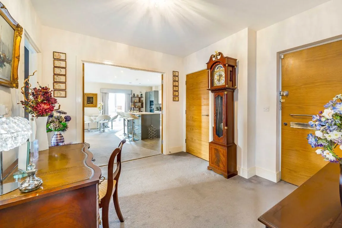 Blagrove Road, TW11, photo 3