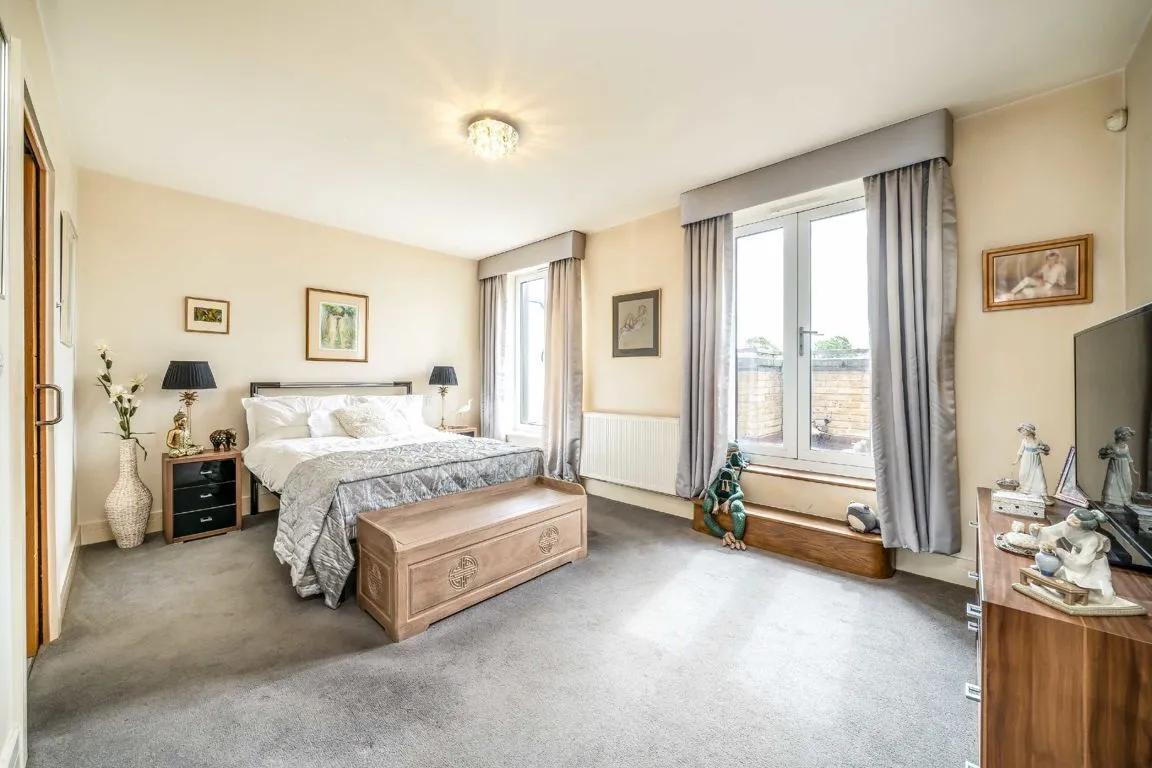 Blagrove Road, TW11, photo 2