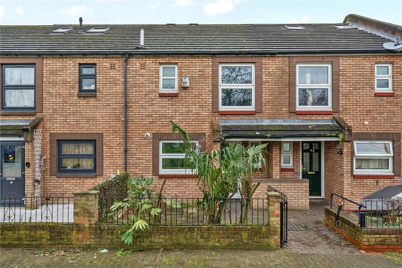 Rectory Square, London, United Kingdom, E1, photo 2