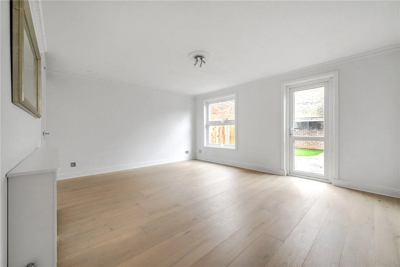 Rectory Square, London, United Kingdom, E1, photo 9