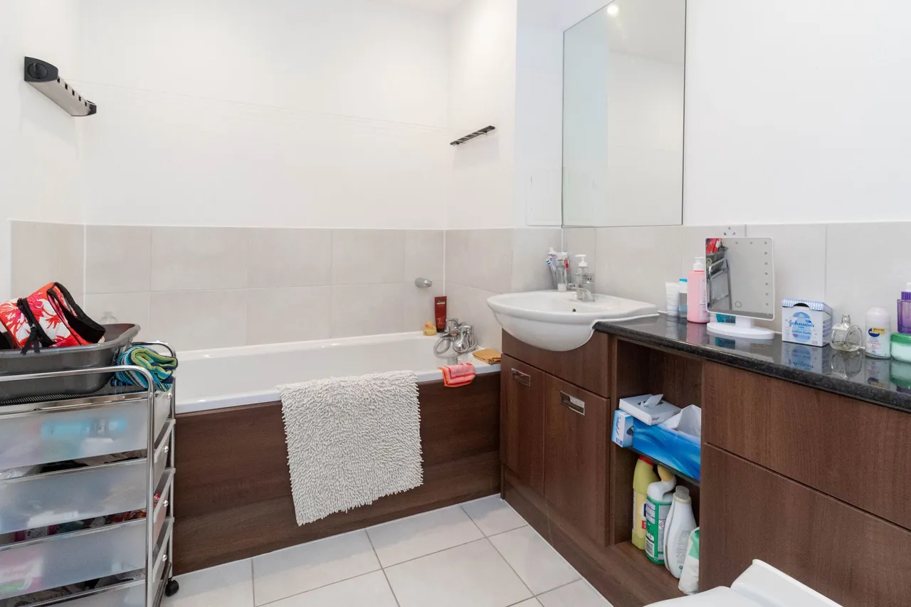 Edgware, HA8, photo 6