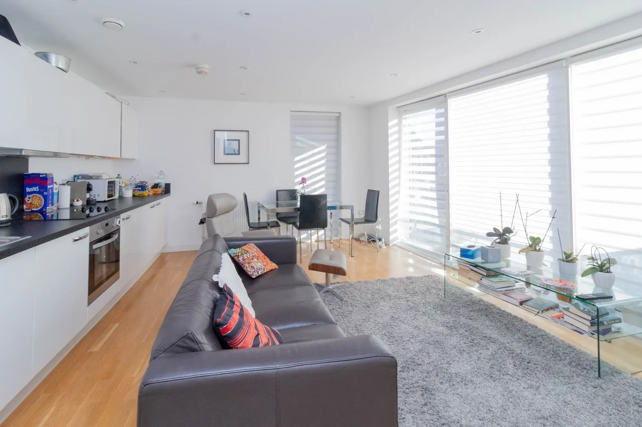 2 bed flat to rent, Edgware, HA8
