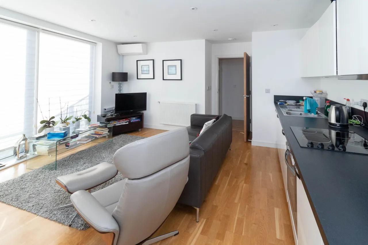 Edgware, HA8, photo 3