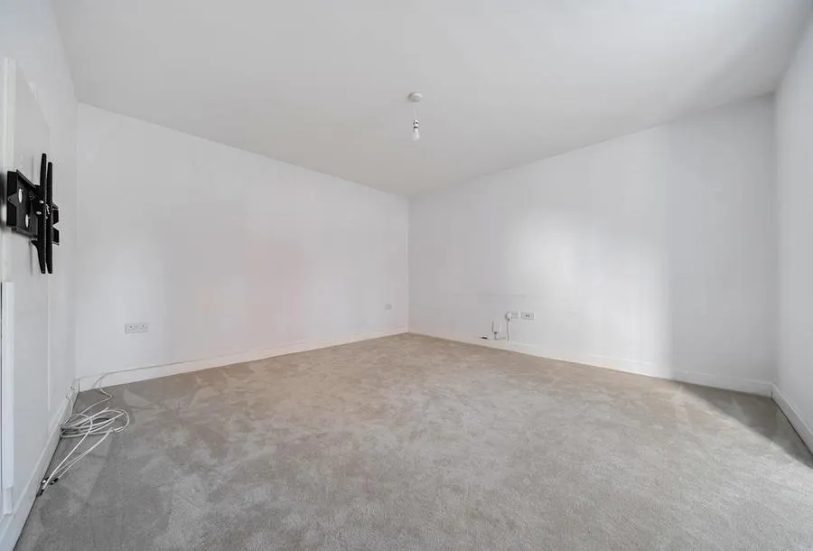 Armstrong Road, GL52, photo 16