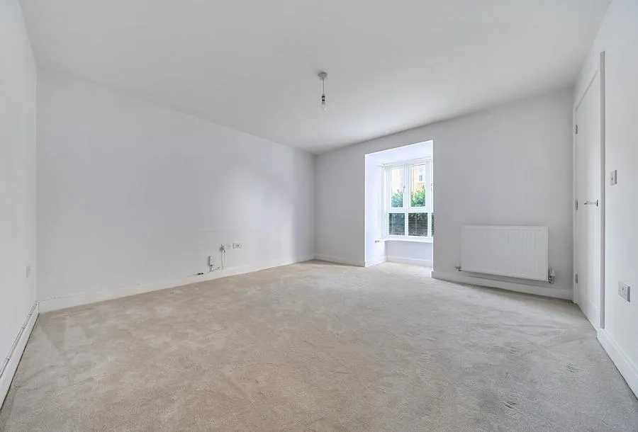 Armstrong Road, GL52, photo 6