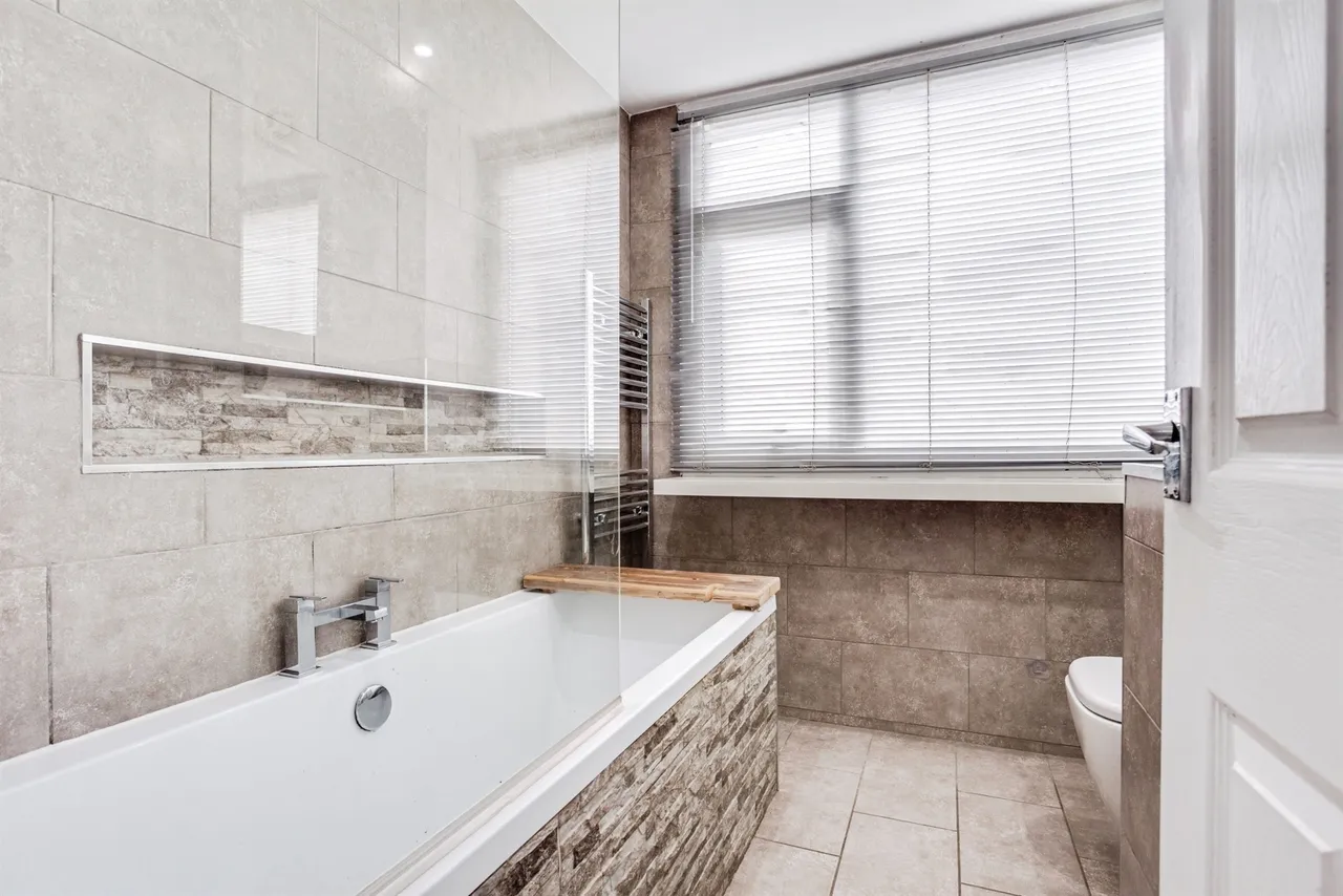 Whitley Way, Grange Moor, WAKEFIELD, photo 9