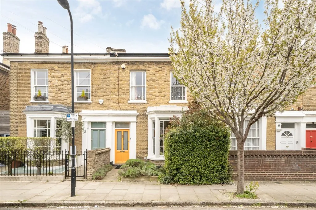 3 bed property for sale, Lavender Grove, E8
