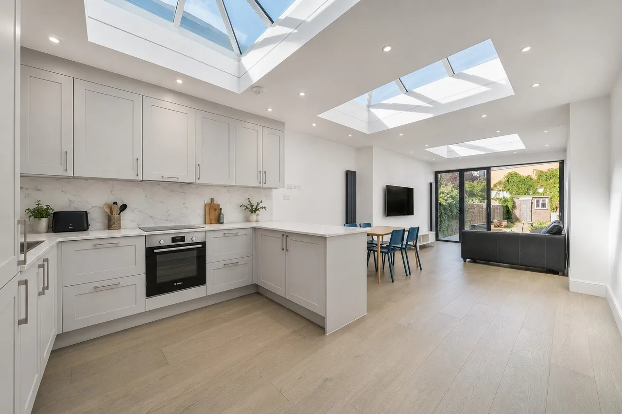 3 bed flat for sale — Durnsford Road, Southfields, SW19