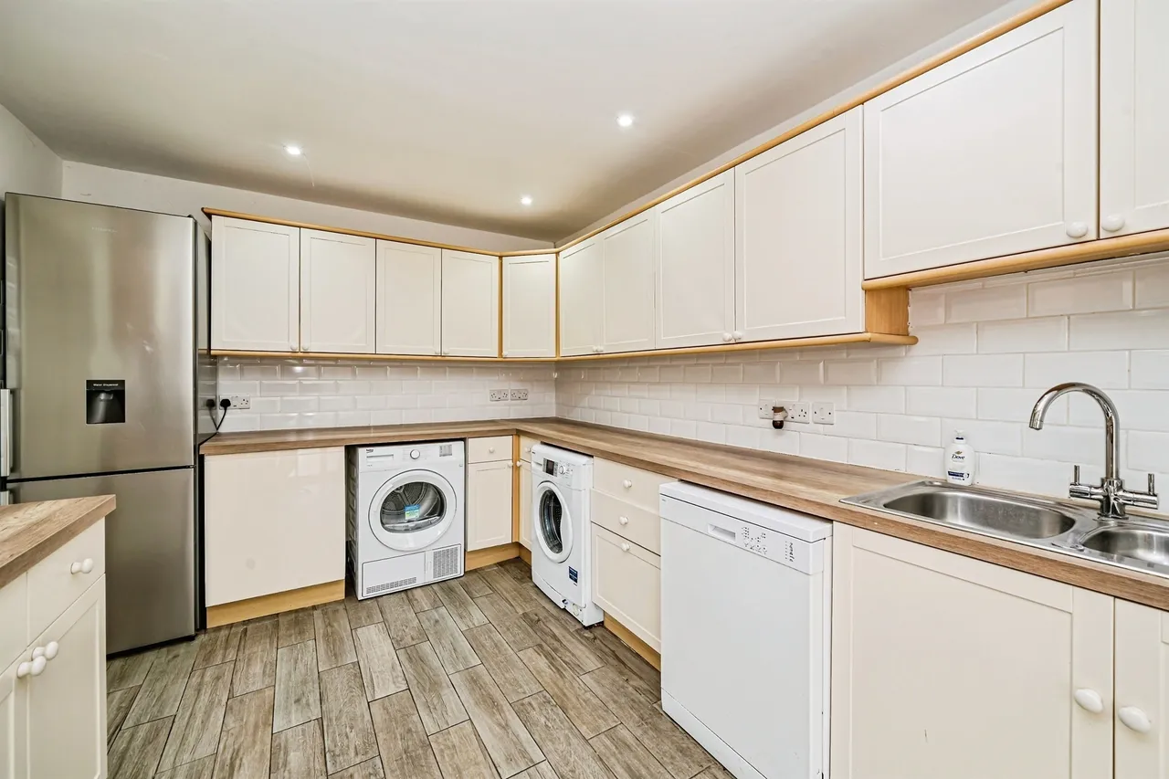 Ingram Avenue, Aylesbury, HP21, photo 2