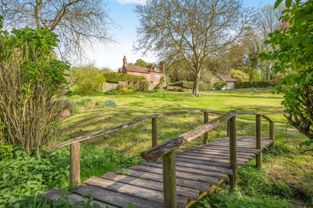 6 bed house for sale, Stone Hill Road, Egerton, TN27