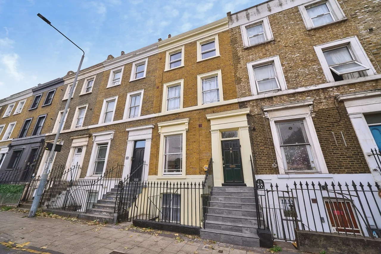 East India Dock Road, London, E14, photo 15