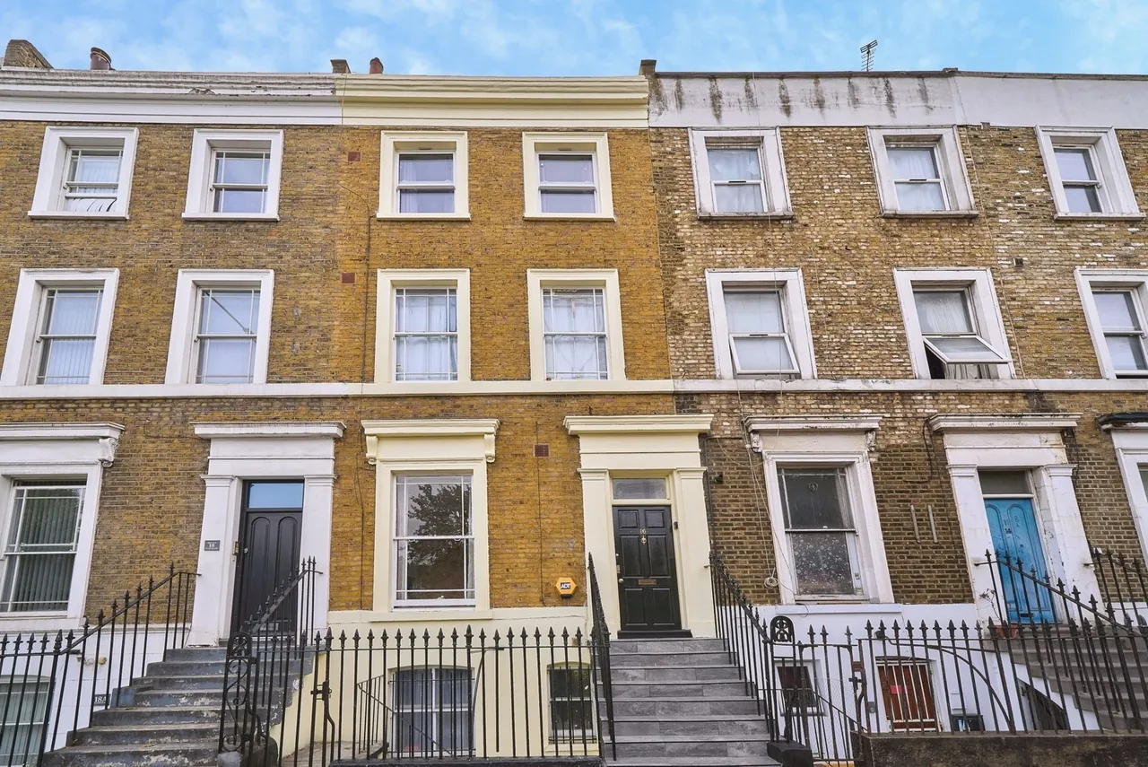 2 bed flat for sale — East India Dock Road, London, E14