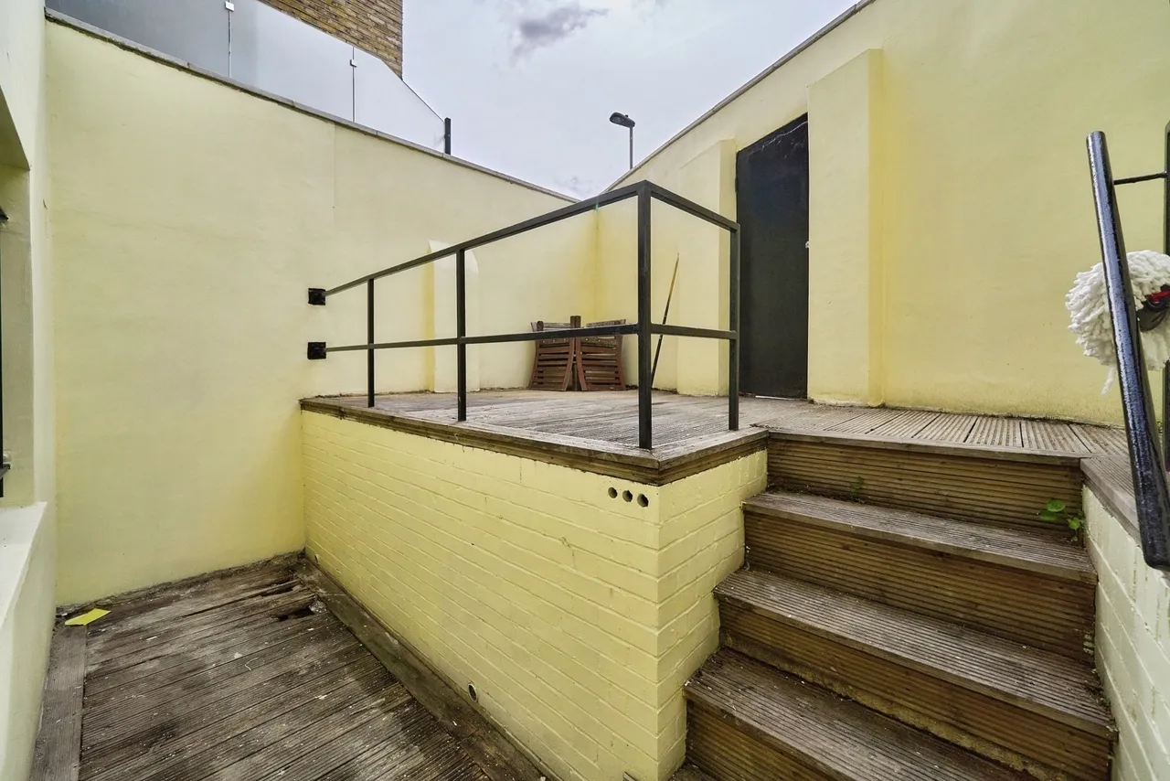 East India Dock Road, London, E14, photo 13