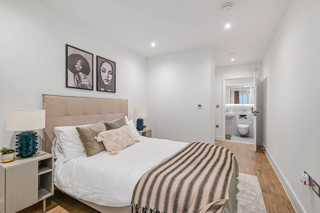 Sanday Drive, London, NW9, photo 12