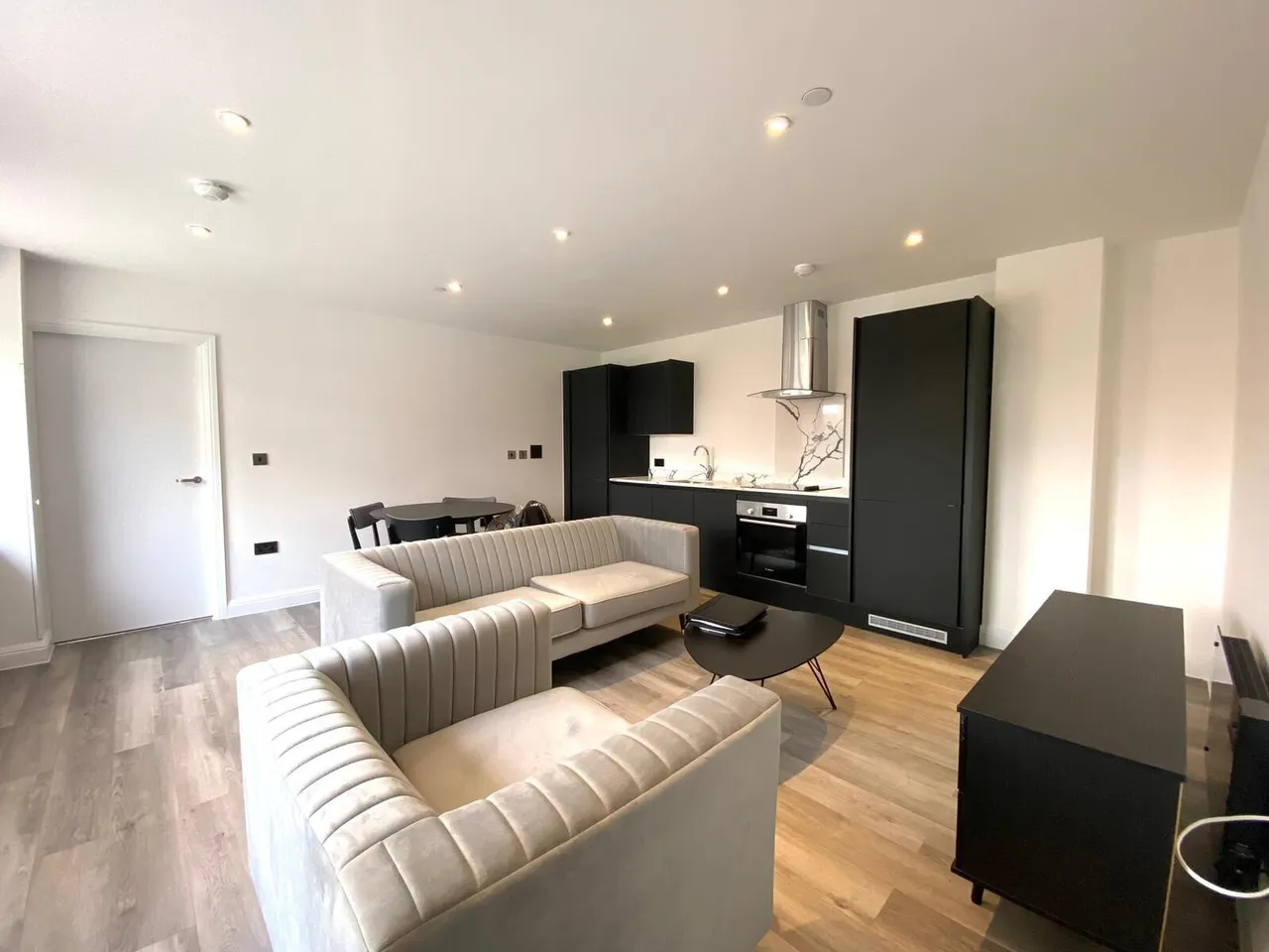 Swan Courtyard, Yardley, B26, photo 2