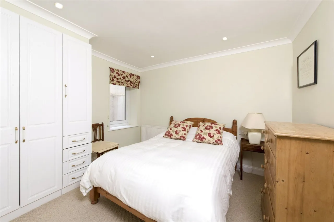Broomwood Road, London, SW11, photo 9