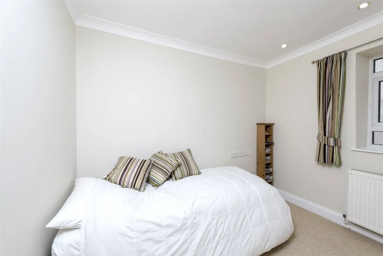 Broomwood Road, London, SW11, photo 10