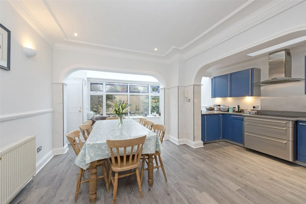 Broomwood Road, London, SW11, photo 3