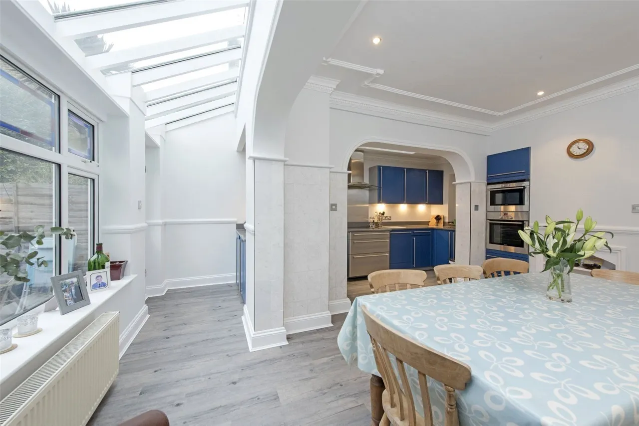 Broomwood Road, London, SW11, photo 4