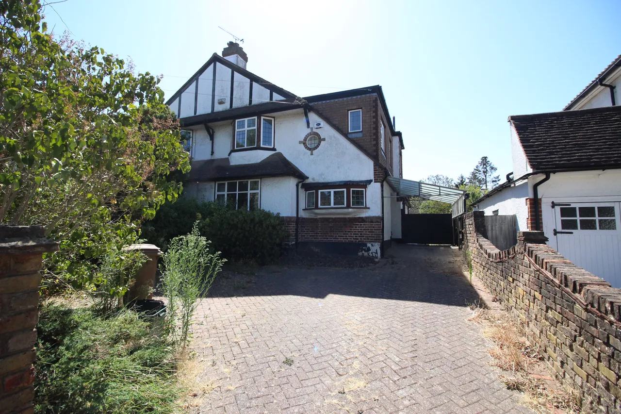 4 bed property for sale, Tudor Avenue, Worcester Park, KT4