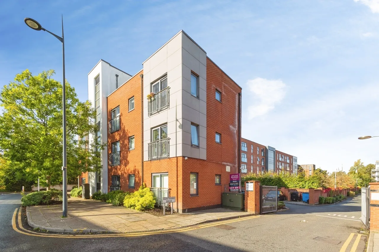2 bed flat for sale, Montmano Drive, Didsbury, M20
