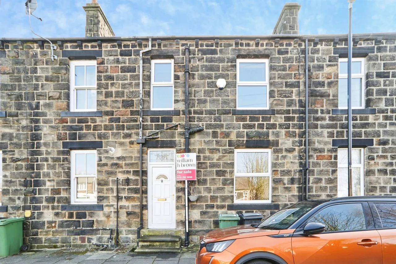 2 bed house for sale — East View, Yeadon, Leeds