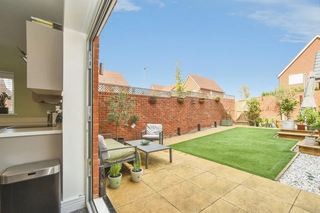 Benfield Place, Shrivenham, Swindon, photo 2